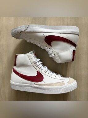 Nike Blazer Mid ‘77 White/Burgundy Sneakers DA4086-102- SZ 6.5 Y- 8 W